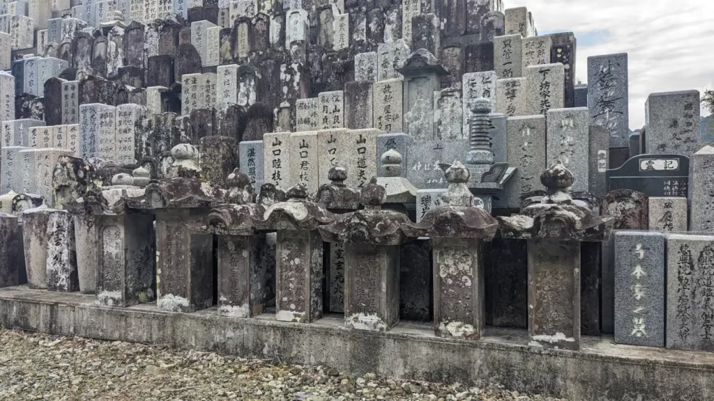 仏石(棹石)の供養